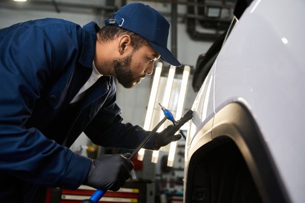 mechanic repairs car