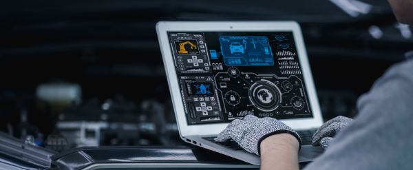 mechanic running an auto diagnosis