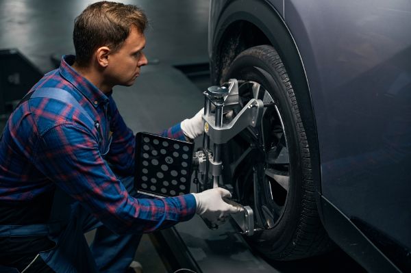 mechanic performing a wheel alignment