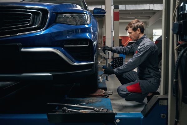mechanic inspecting tire alignment