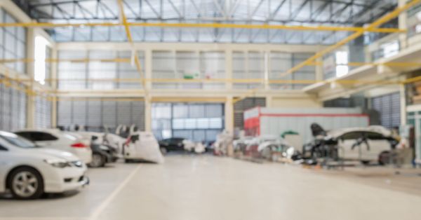 Photo of shop with cars in a repair shop