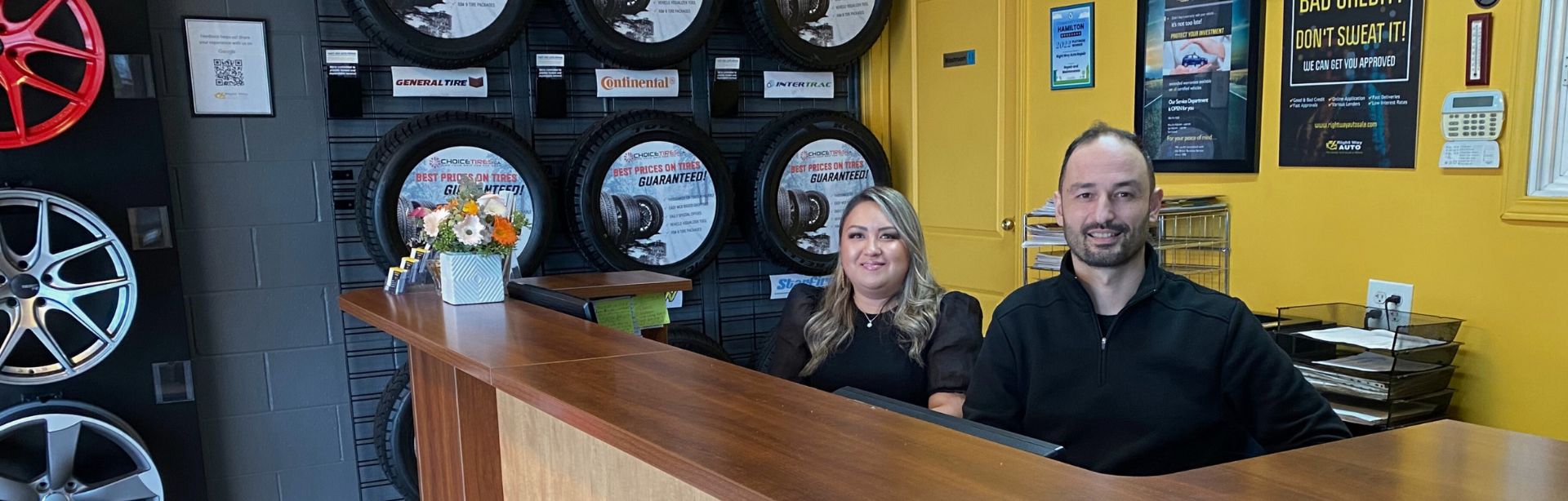 Right Way Auto Repair team members behind front desk